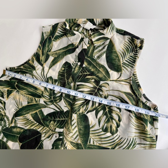 H&M Green Leaf Sheer Collared Sleeveless Button-Up Blouse - Size 8 - Picture 8 of 13